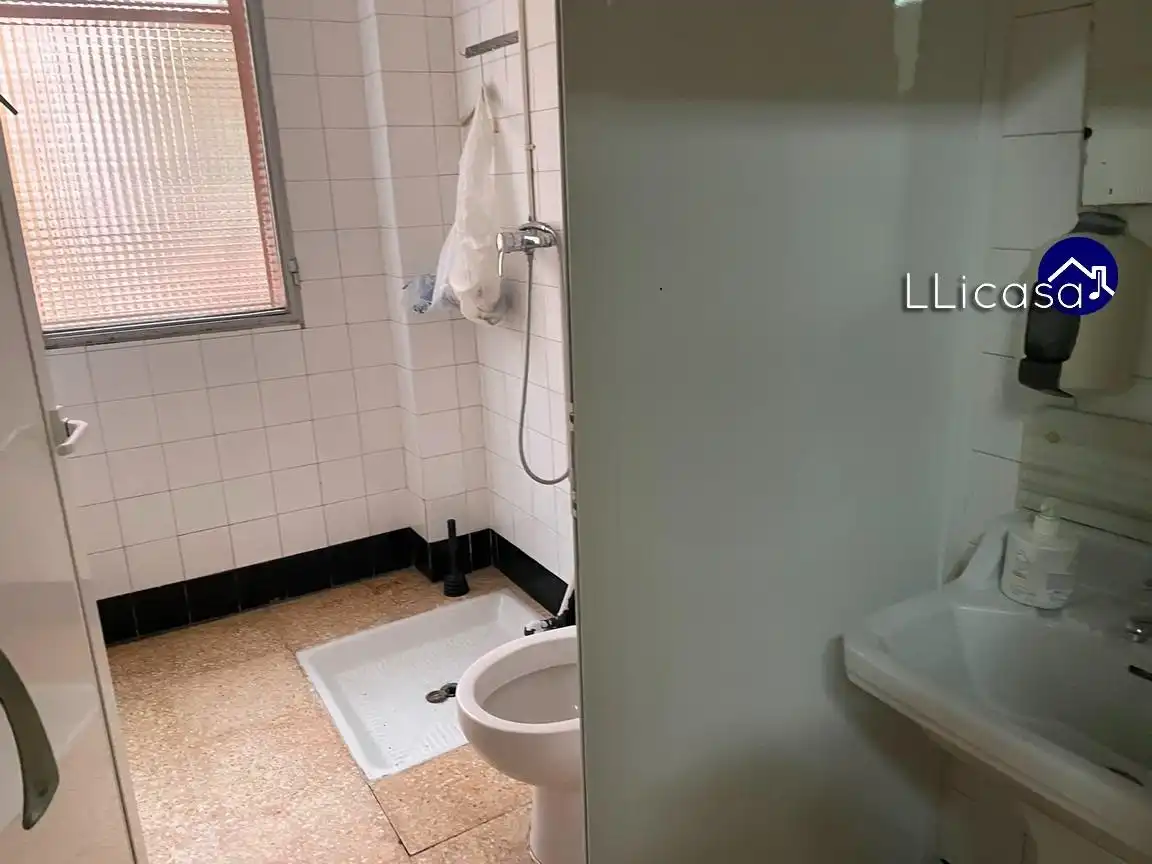 Bathroom of Commercial properties for sale in Pedralba