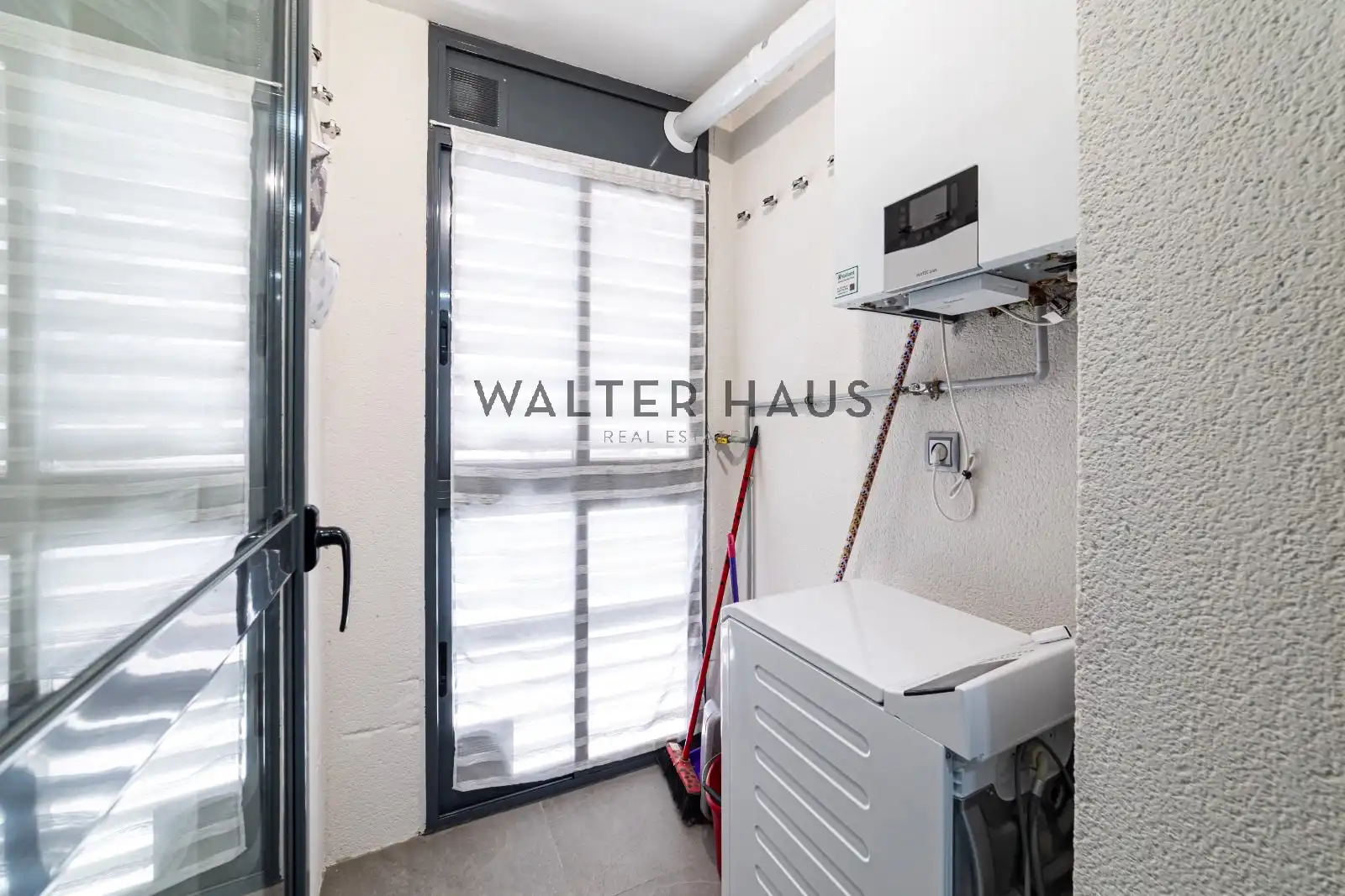 Flat for sale in Madrid  with Air Conditioner, Heating and Storage room