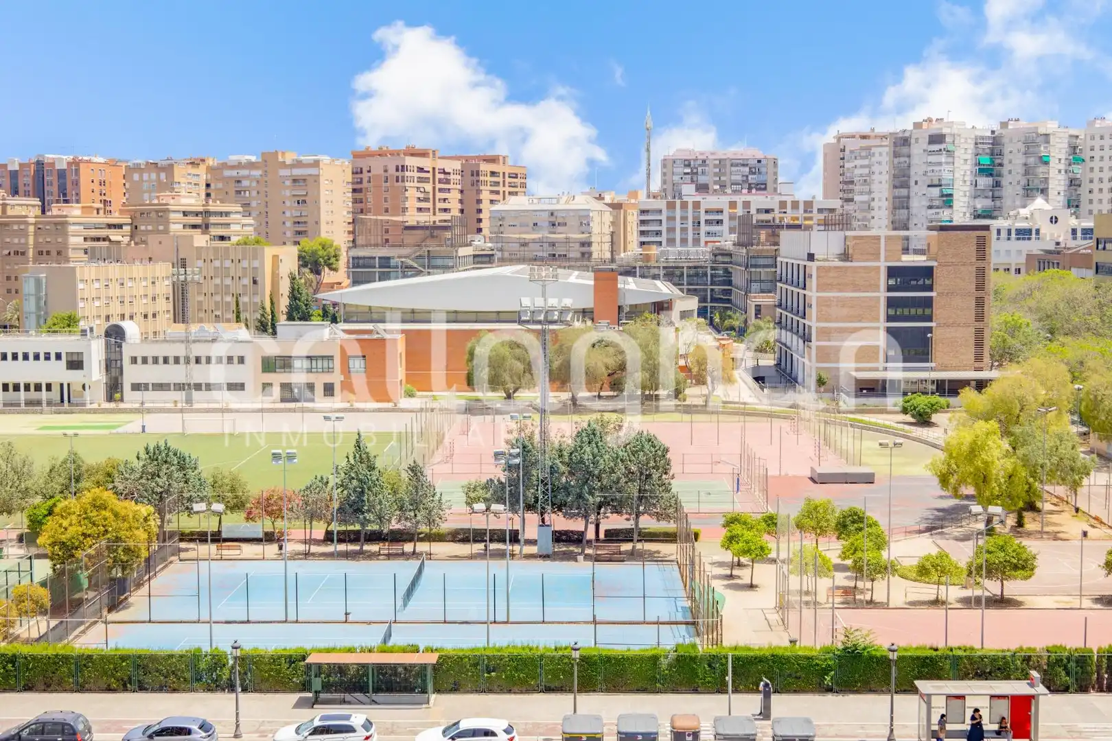 Vista exterior de Pis en venda en Valencia amb Aire condicionat, Calefacció i Jardí privat