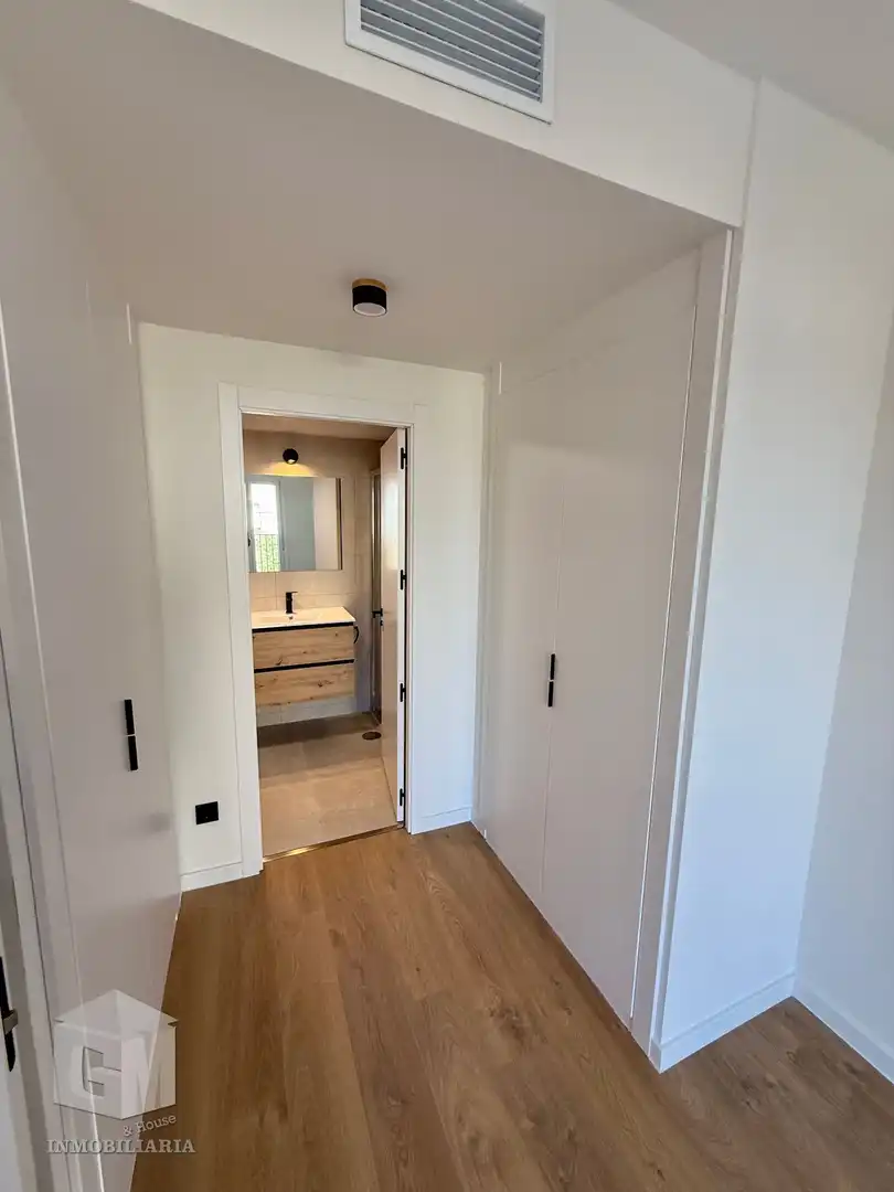 Bathroom of Apartments for rent in Madrid  with Air Conditioner, Heating and Storage room