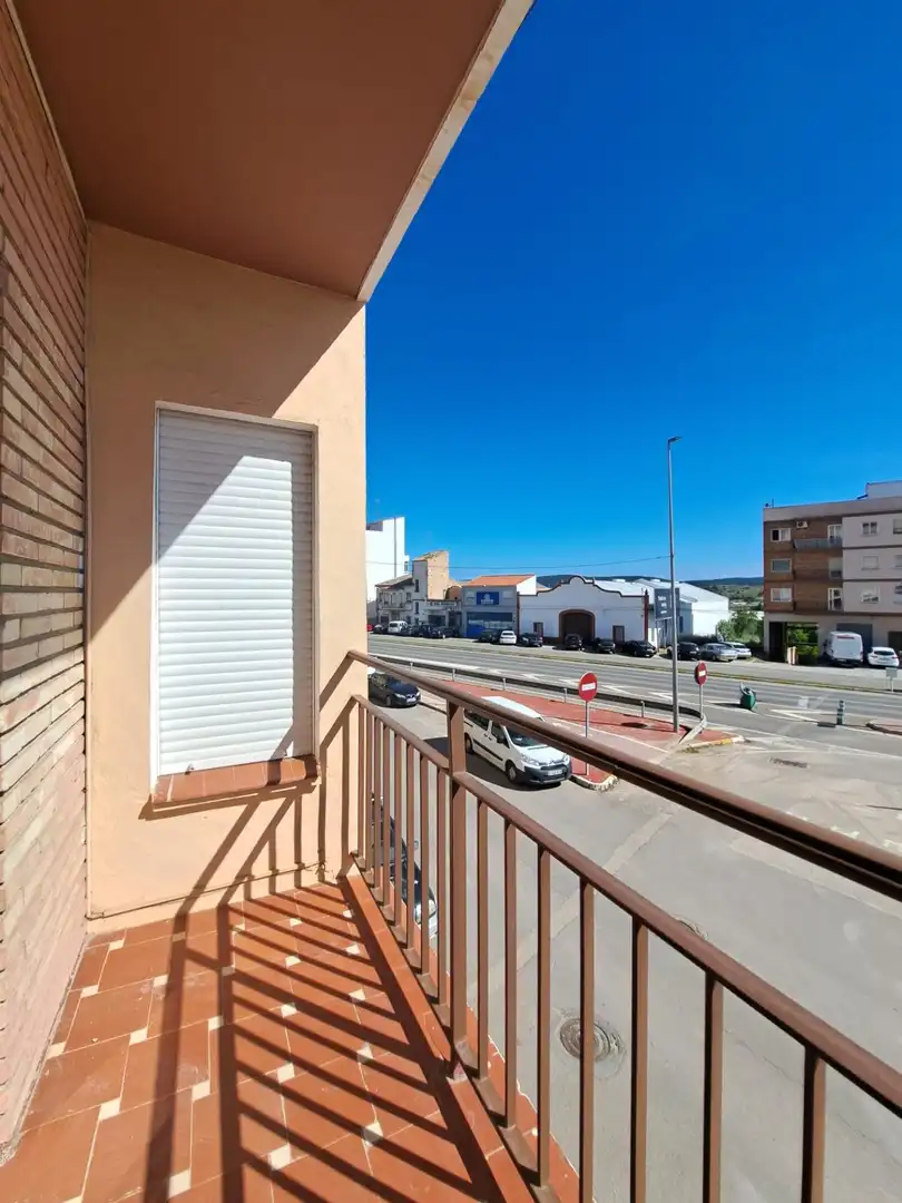 Exterior view of Flat for sale in Requena  with Heating, Parquet flooring and Terrace