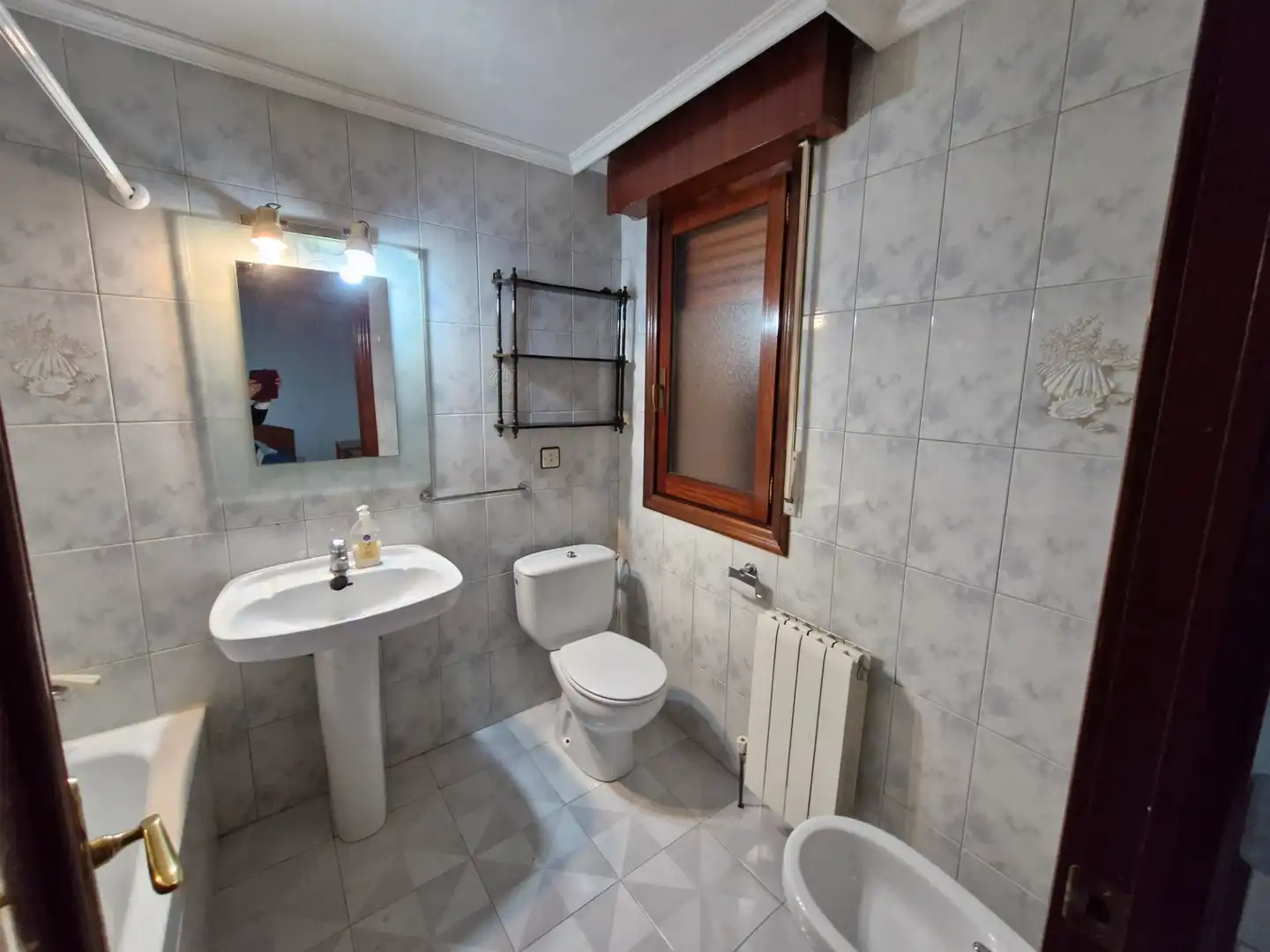 Baño de Piso de alquiler en Valle de Mena con Calefacción, Parquet y Amueblado