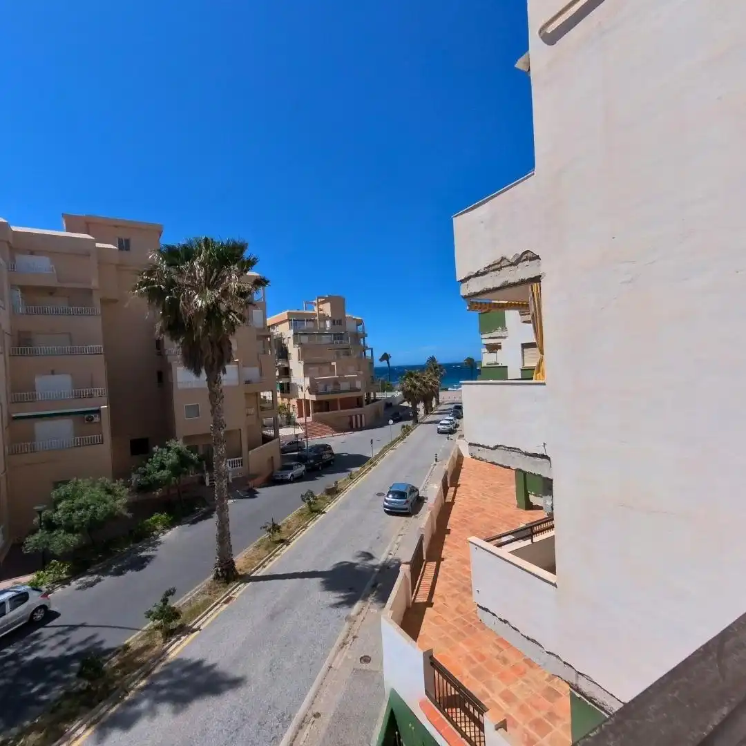Vista exterior de Apartament en venda en Salobreña amb Aire condicionat, Jardí privat i Terrassa