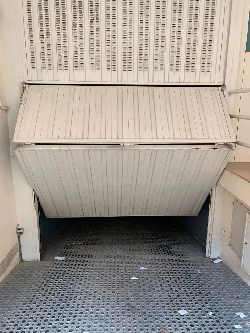 Außenansicht von Garage zur Miete in Sant Esteve Sesrovires