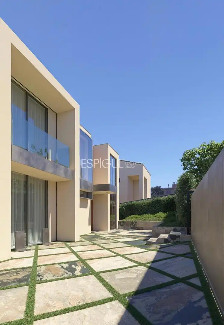 Vista exterior de Casa o xalet en venda en Alella amb Aire condicionat, Calefacció i Jardí privat