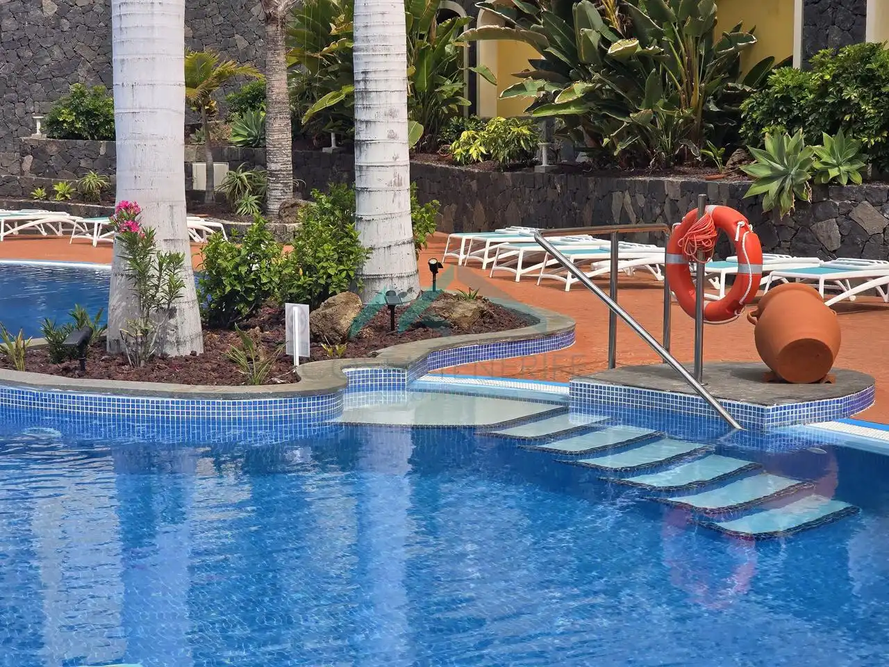 Schwimmbecken von Erdgeschoss zum Verkauf in Arona mit Klimaanlage, Terrasse und Möbliert