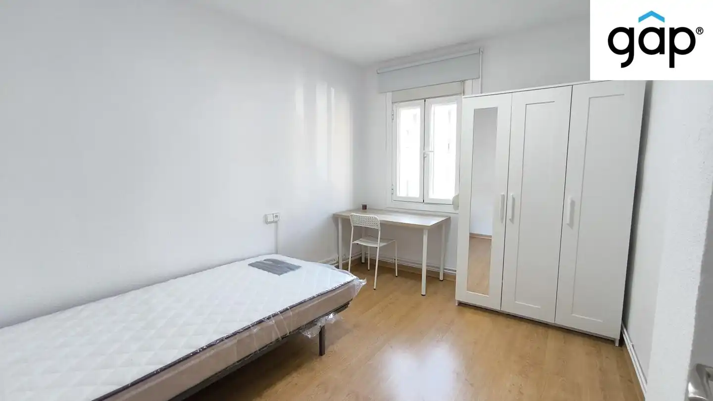 Bedroom of Flat for rent in Cuenca  with Heating, Terrace and Furnished