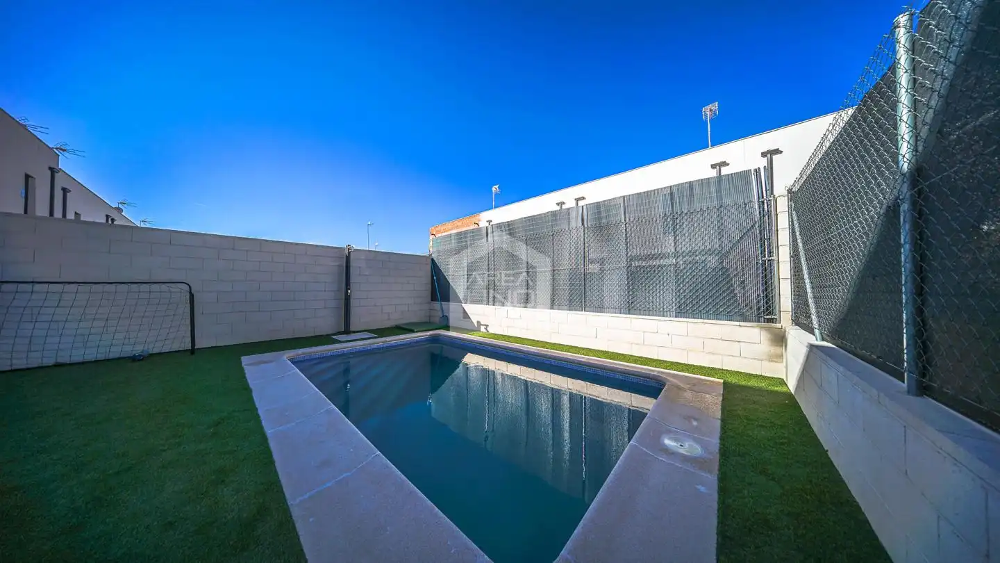 Adossat amb piscina en venda a Carranque, imagen 4