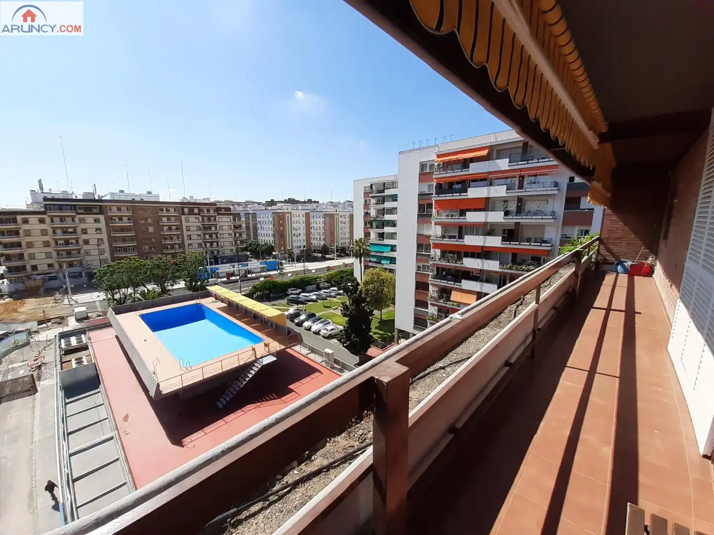Schwimmbecken von Wohnung zur Miete in Sevilla mit Klimaanlage, Privatgarten und Parkett