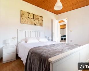 Dormitori de Casa o xalet de lloguer en Cangas  amb Calefacció, Jardí privat i Terrassa