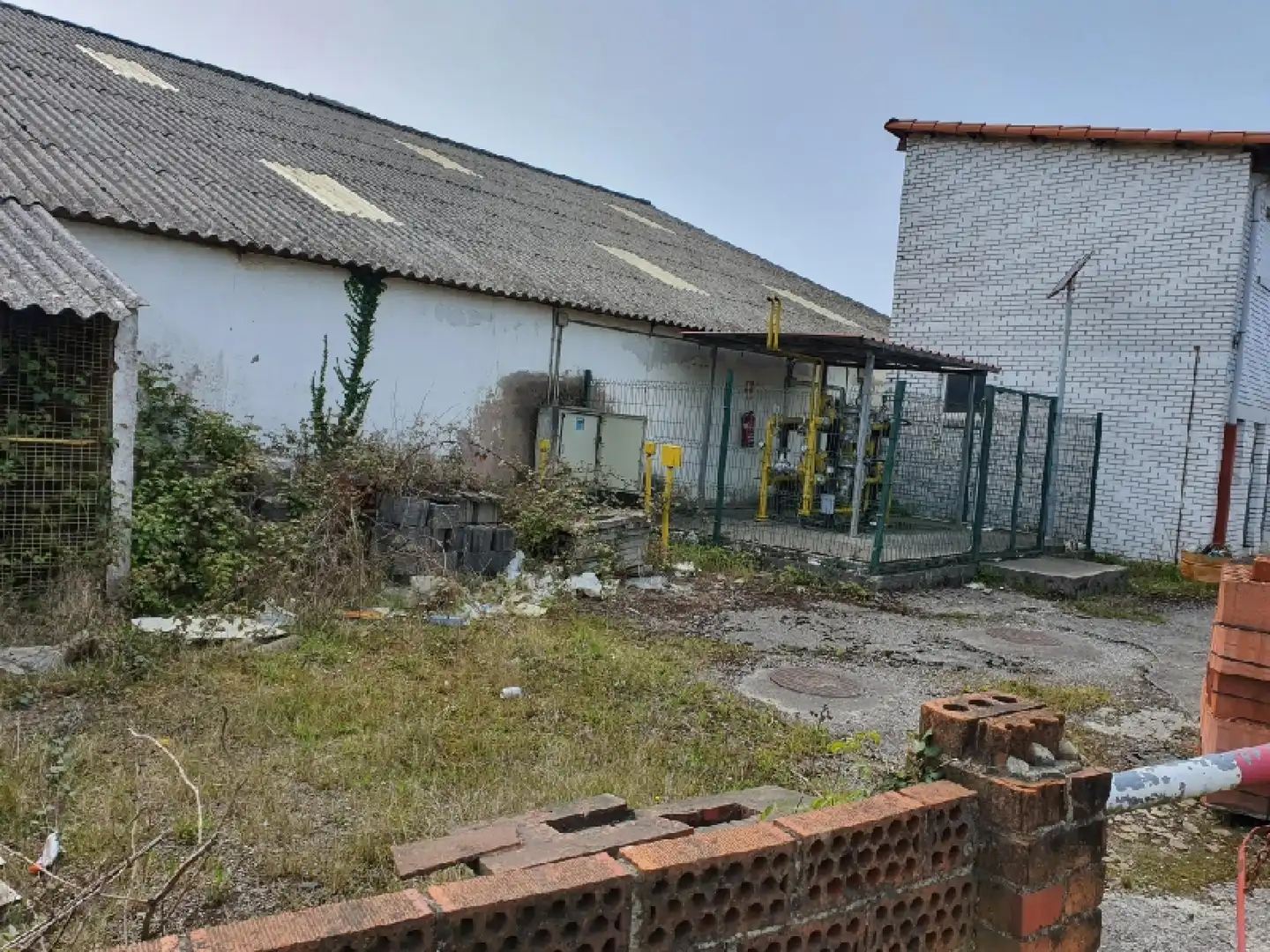 Exterior view of Industrial buildings for sale in Salas