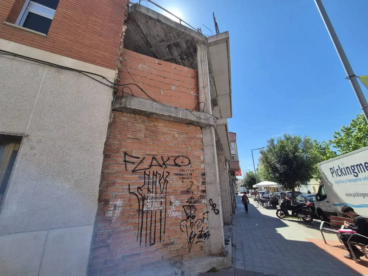 Außenansicht von Gebäude zum Verkauf in Terrassa