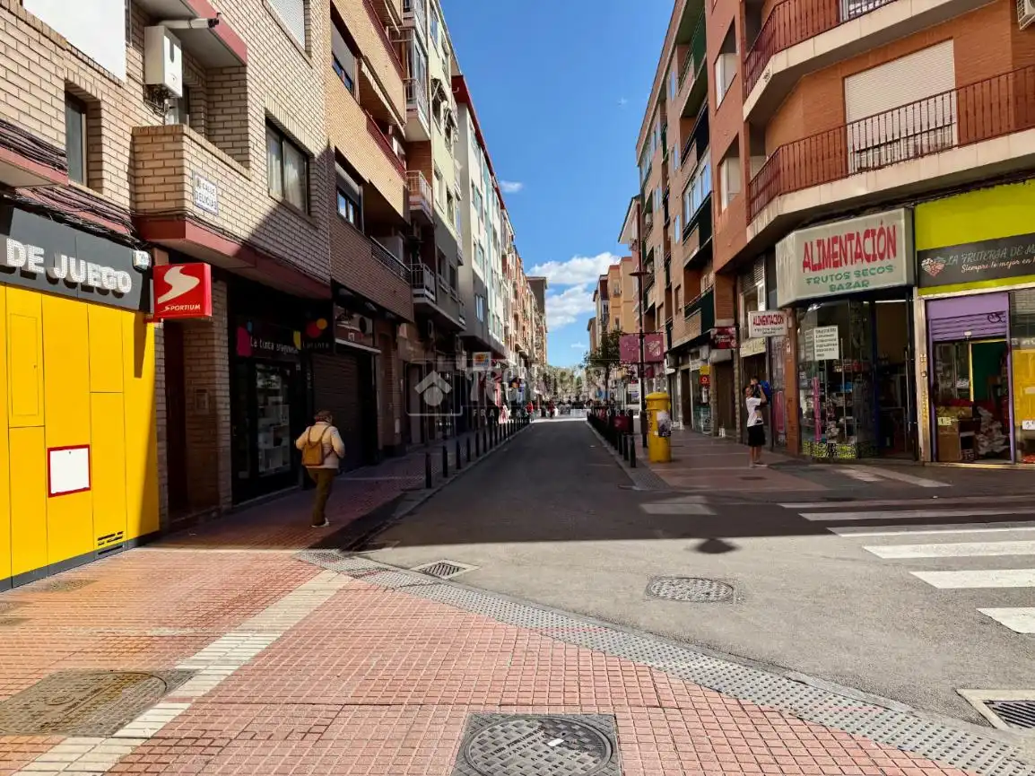 Vista exterior de Piso en venta en Zaragoza con Calefacción y Parquet