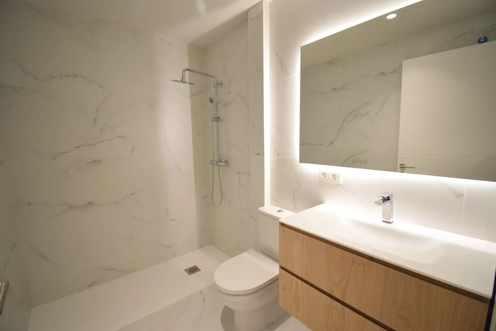 Badezimmer von Wohnung zur Miete in Girona mit Klimaanlage, Heizung und Balkon