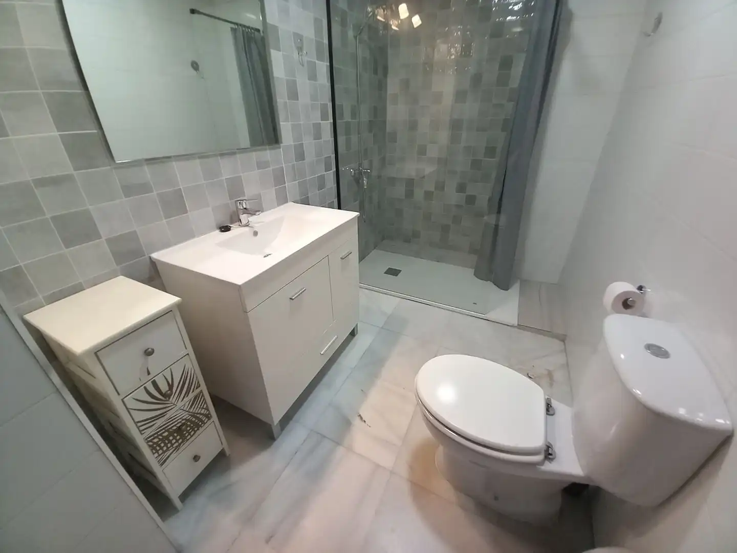 Bathroom of Flat for rent in Ronda  with Air Conditioner, Heating and Furnished