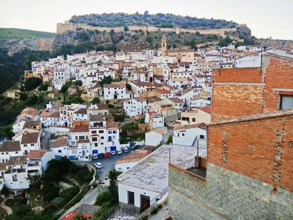 Vista exterior de Casa o xalet en venda en Chulilla amb Traster, Moblat i Balcó