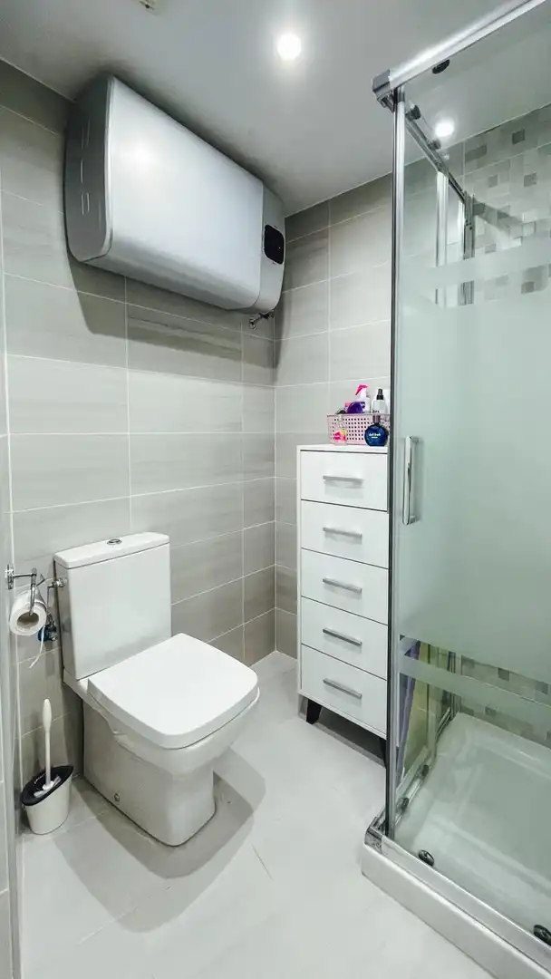 Bathroom of Apartments for rent in Benidorm  with Private garden and Community pool