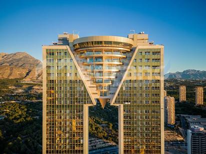 Vista exterior de Pis en venda en Benidorm amb Jardí privat, Terrassa i Piscina