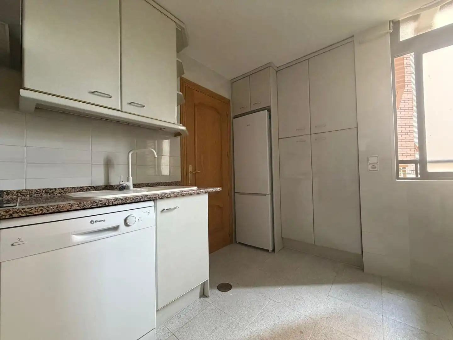 Küche von Wohnung zur Miete in Madrid mit Heizung, Privatgarten und Abstellraum