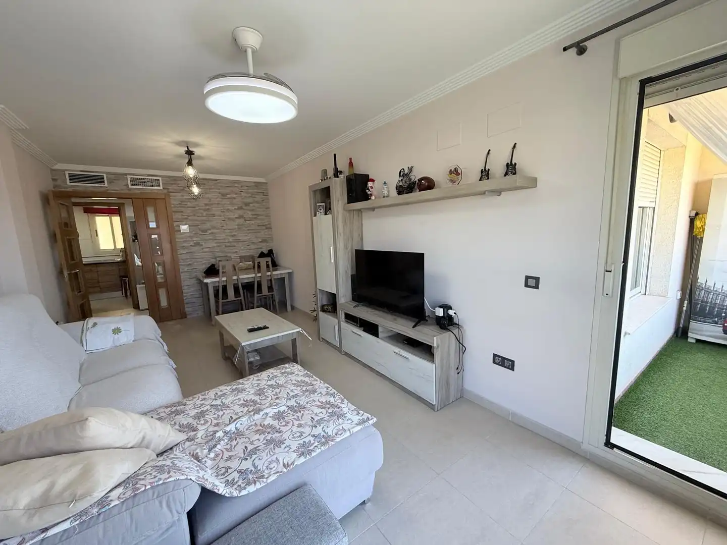 Piso con piscina en venta en Torre del Mar, imagen 2