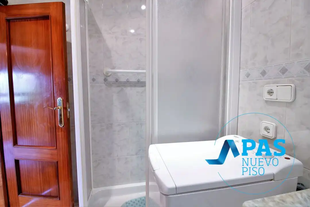 Baño de Piso en venta en Santander con Calefacción