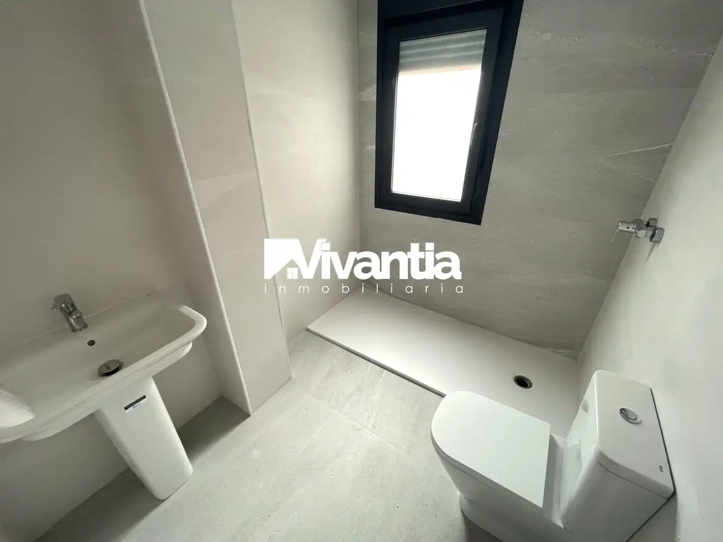 Bathroom of Flat for sale in Lorca  with Parquet flooring and Terrace