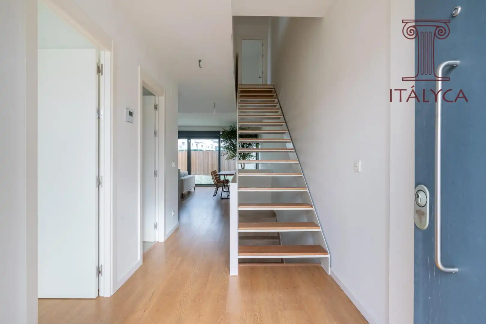 Detached homes for sale in Mairena del Aljarafe  with Heating, Private garden and Terrace