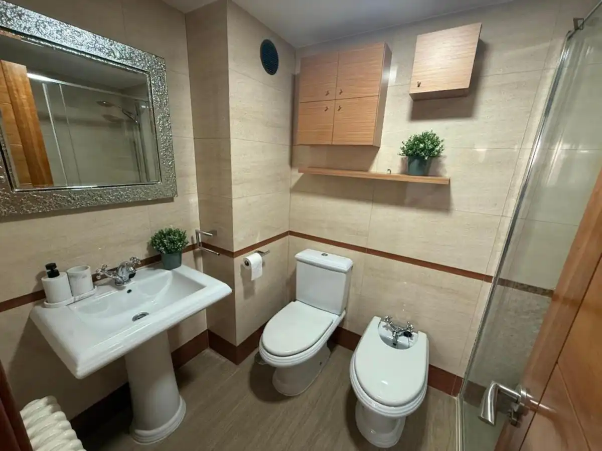 Bany de Apartament per a compartir en Fuenlabrada amb Aire condicionat, Moblat i Forn