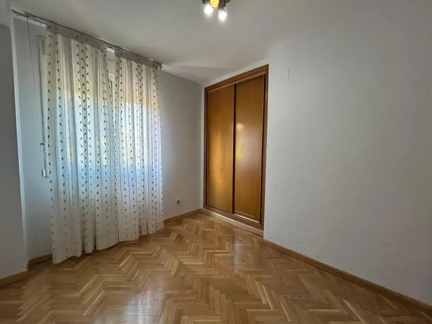 Flat for sale in Avenida FELICIDAD, Los Rosales