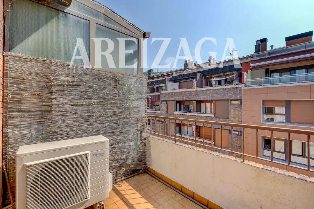 Terrassa de Pis en venda en Donostia - San Sebastián  amb Aire condicionat, Calefacció i Terrassa