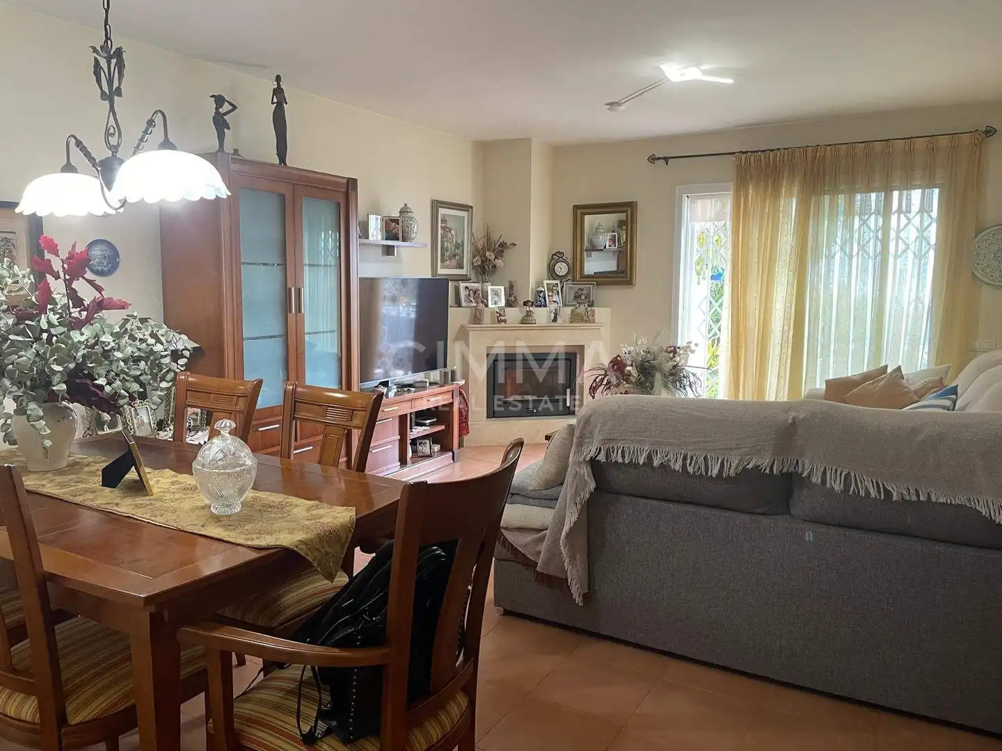 Wohnzimmer von Einfamilien-Reihenhaus zum Verkauf in Polop mit Privatgarten und Gemeinschaftspool