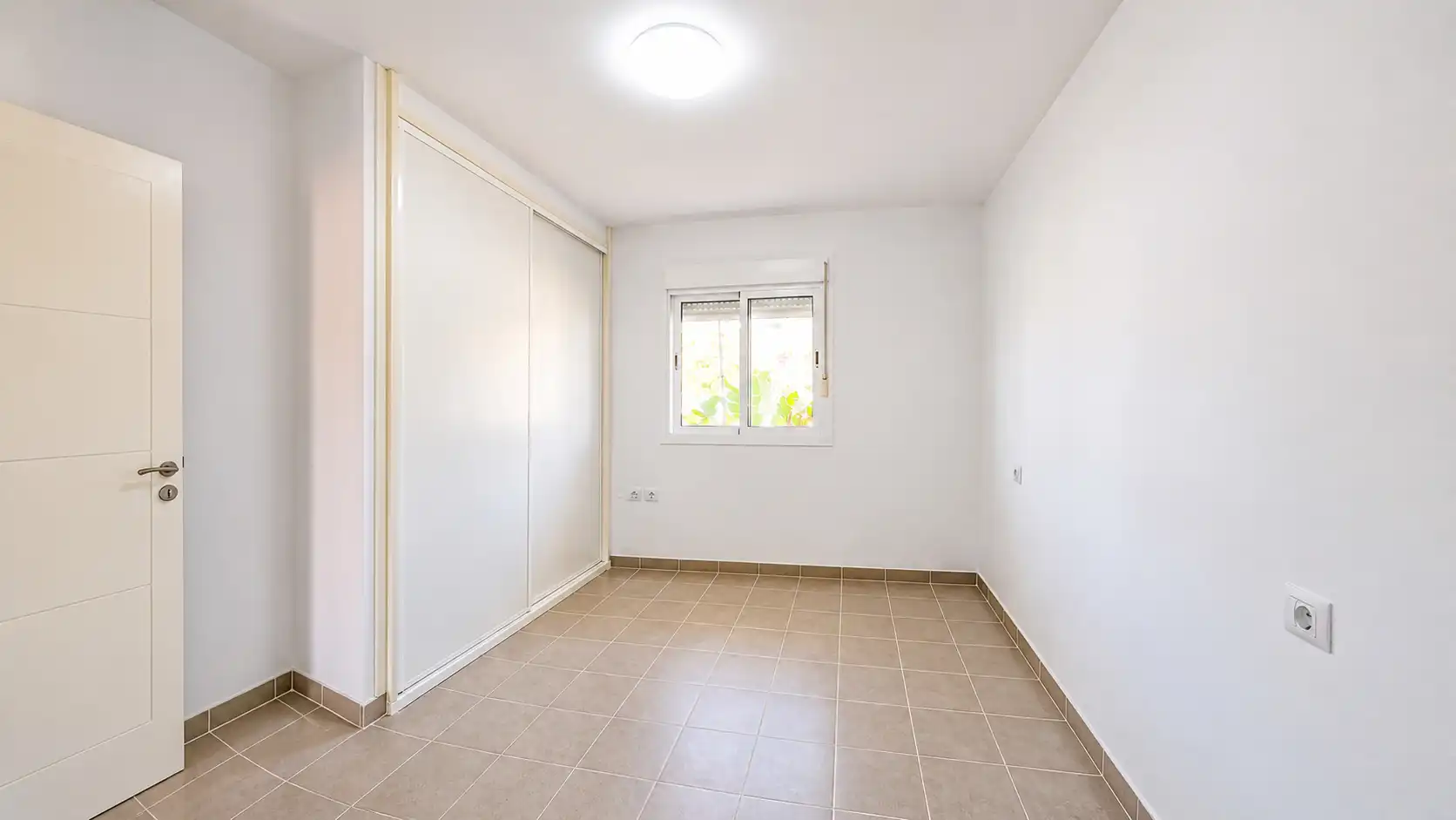Schlafzimmer von Wohnungen zum Verkauf in Arona mit Terrasse, Ofen und Waschmaschine