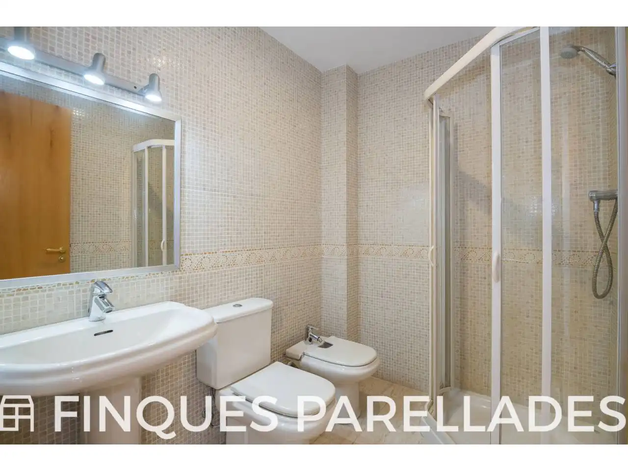 Schlafzimmer von Dachboden zum Verkauf in Sitges mit Heizung, Terrasse und Abstellraum