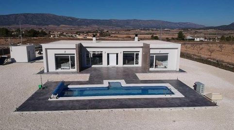 VILLAS DE OBRA NUEVA EN PINOSOPuede elegir villas con toques tradicionales espantildeoles o acabados super modernos, luminosos y l