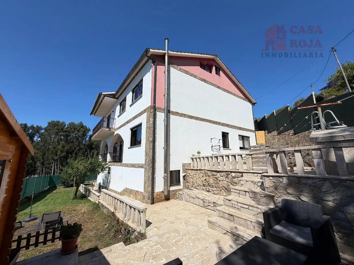 Vista exterior de Casa o xalet en venda en Cangas  amb Calefacció, Terrassa i Moblat