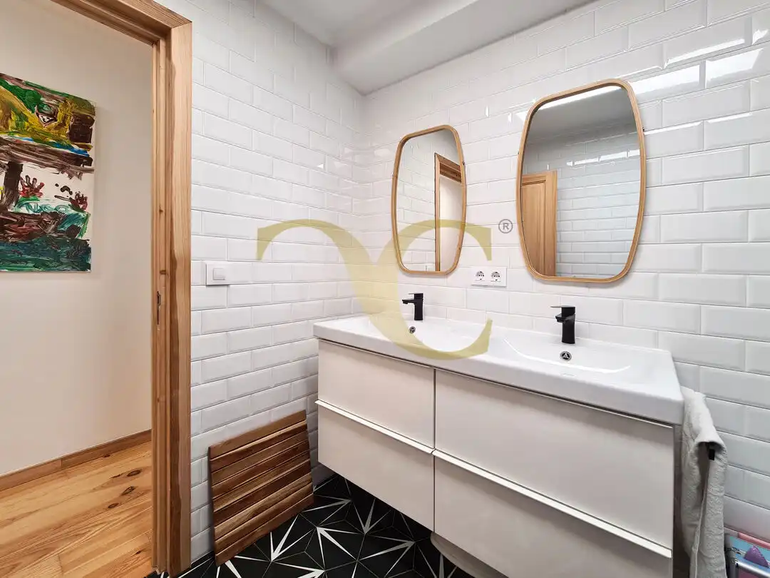 Baño de Piso en venta en Gijón  con Calefacción, Terraza y Balcón
