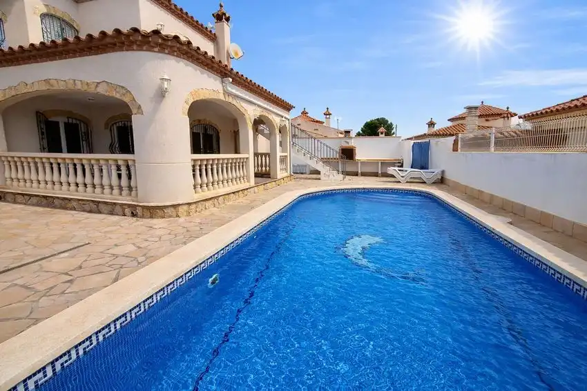 House with pool for sale in Miami Platja, imagen 3