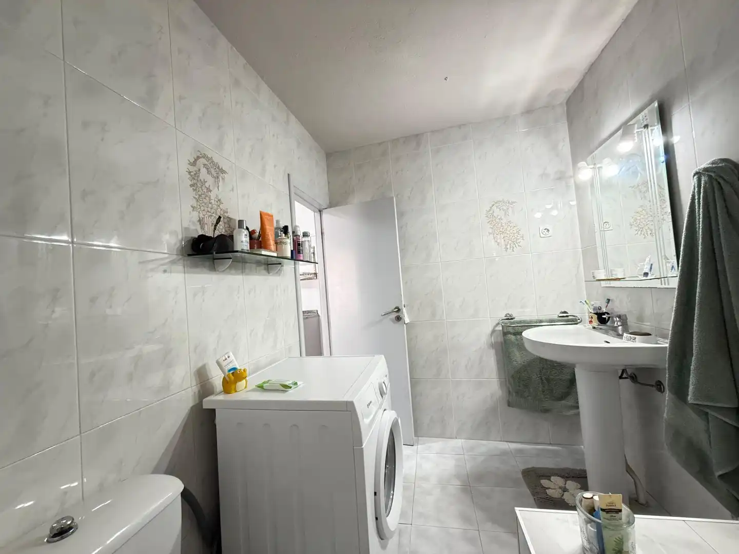 Badezimmer von Einfamilien-Reihenhaus zum Verkauf in Boiro mit Möbliert