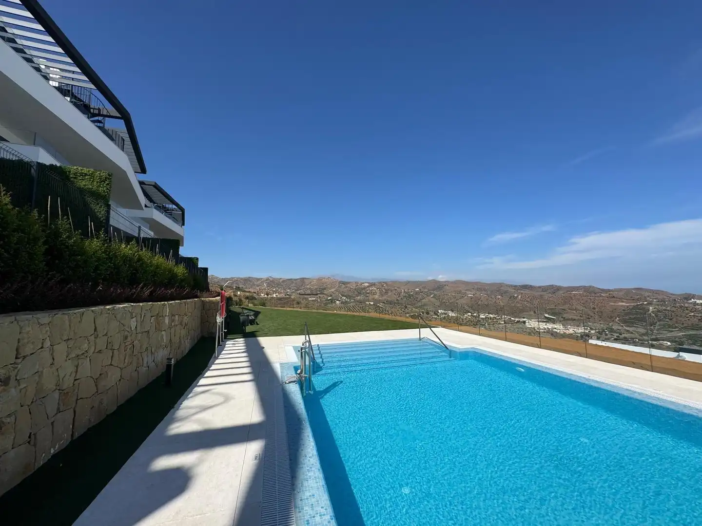Piscina de Planta baixa en venda en Rincón de la Victoria amb Aire condicionat, Calefacció i Terrassa