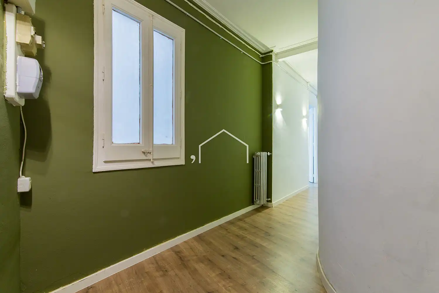 Wohnung zum Verkauf in Barcelona mit Heizung, Parkett und Ofen