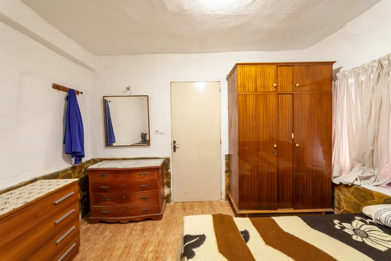 Dormitori de Casa o xalet en venda en Venta del Moro amb Terrassa, Moblat i Rentadora