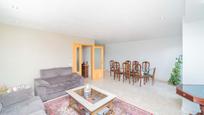 Sala d'estar de Casa adosada en venda en Villanueva de la Cañada amb Calefacció, Jardí privat i Parquet