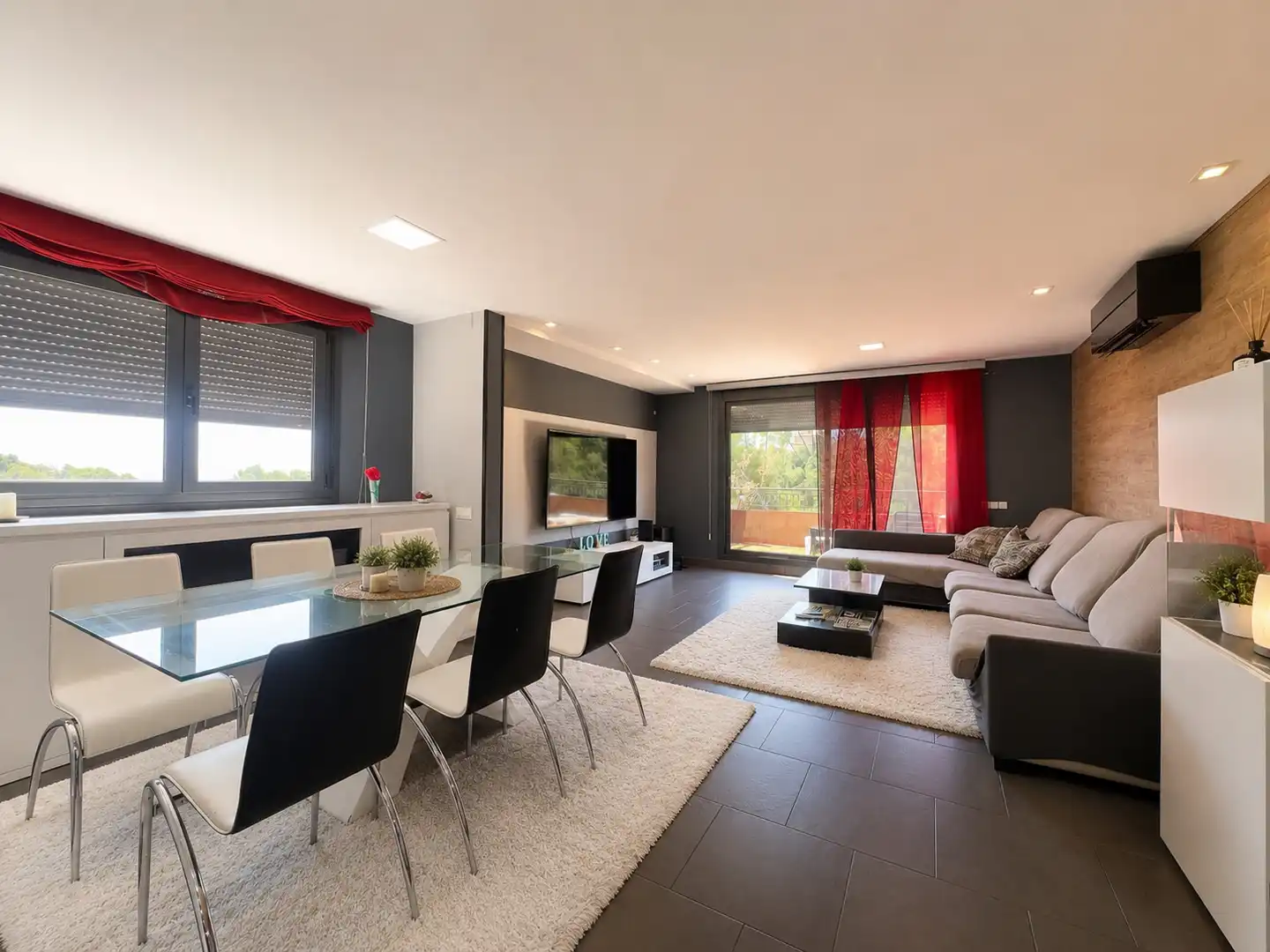 Sala d'estar de Casa o xalet en venda en Rubí amb Aire condicionat, Calefacció i Jardí privat