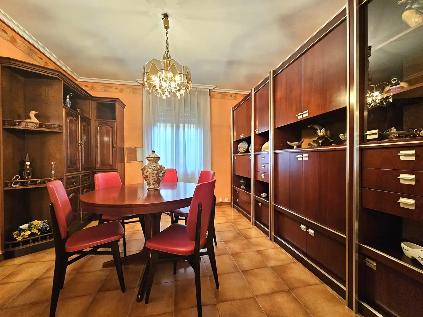 Comedor de Casa adosada de alquiler en Bimenes con Calefacción, Trastero y Amueblado