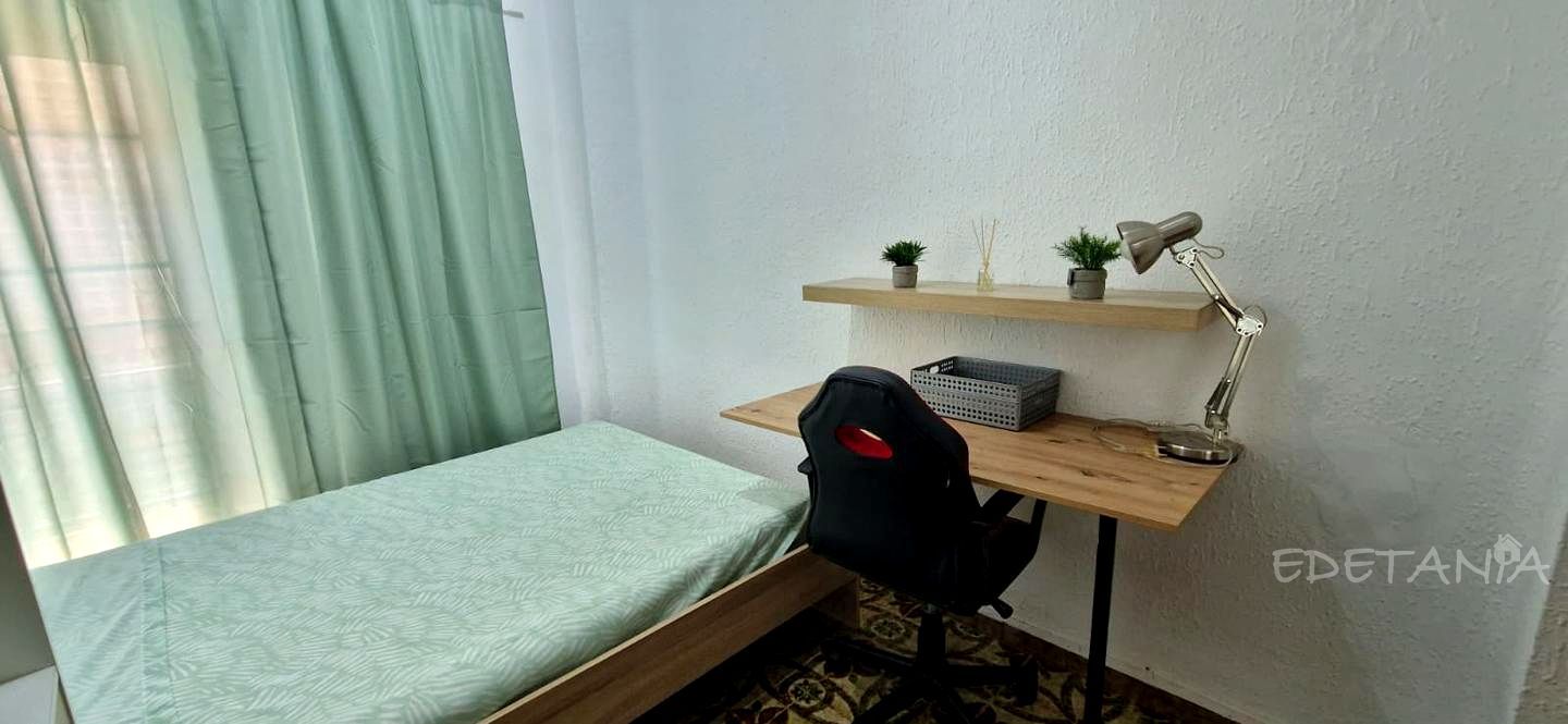 Pis per a compartir a Carrer de Madrid