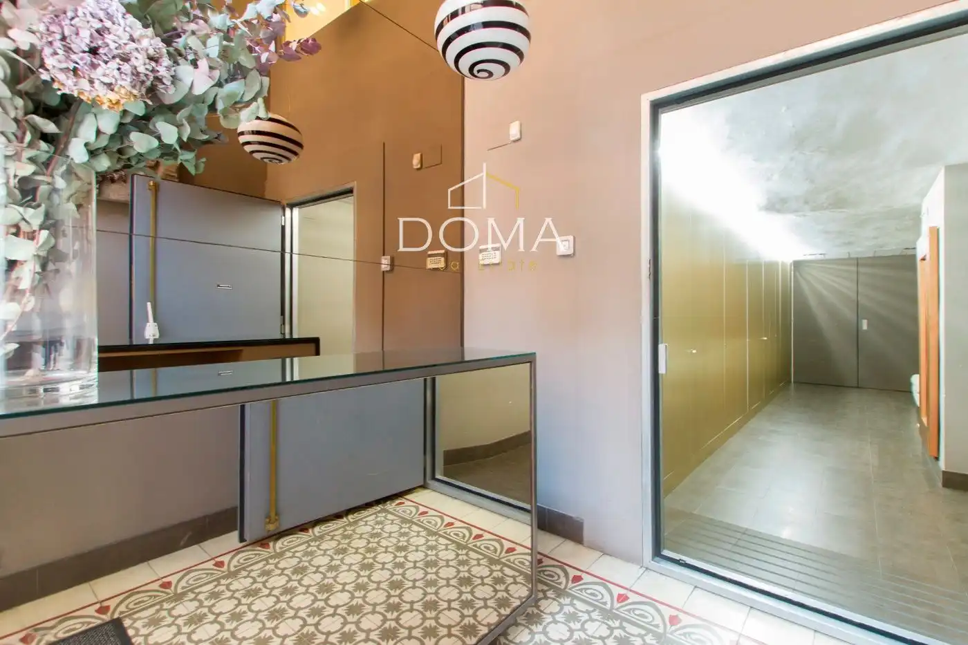 Commercial properties for sale in Barcelona  with Air Conditioner, Terrace and Furnished