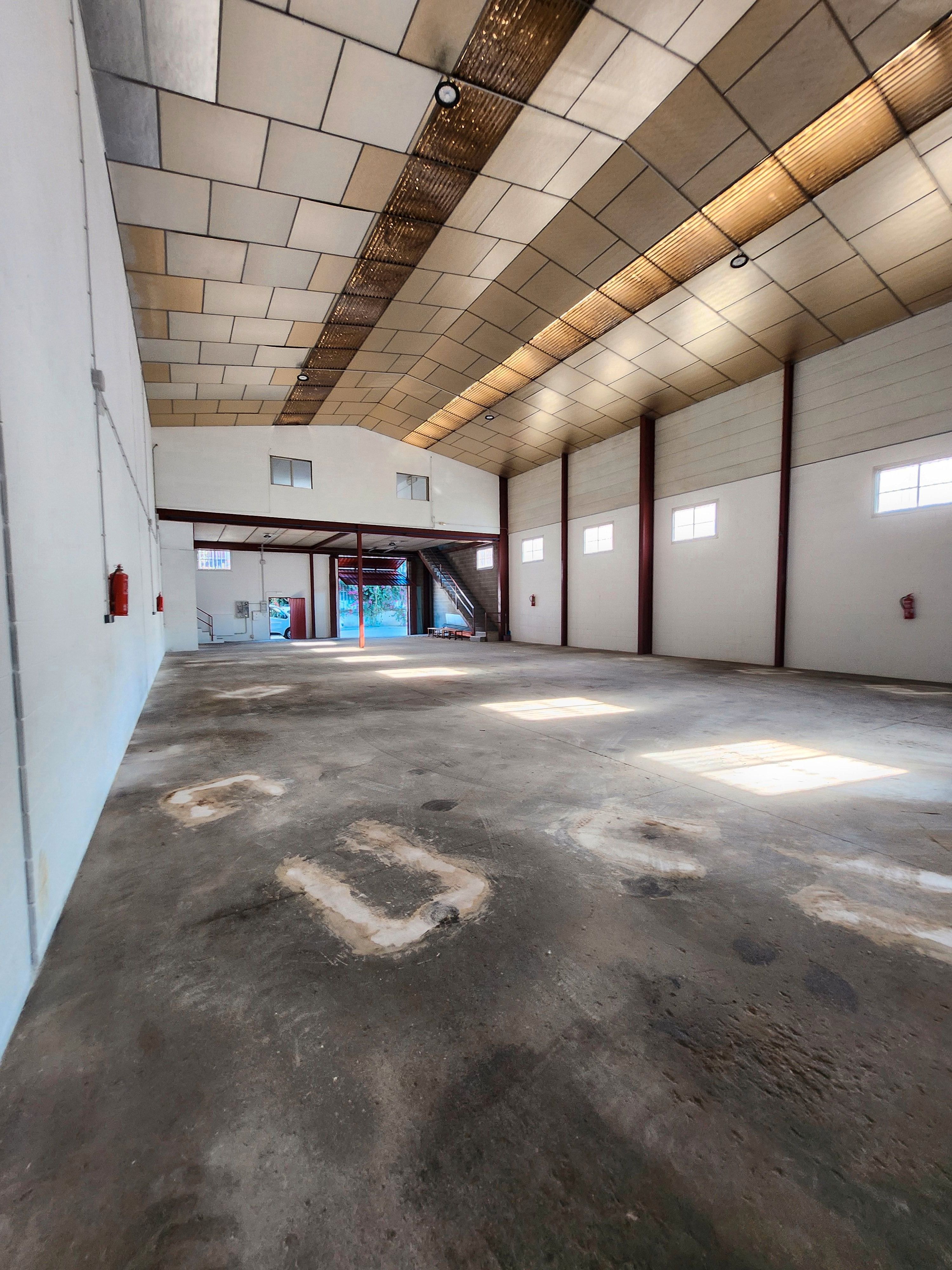 Nau industrial de lloguer a Centre - Can Nadal