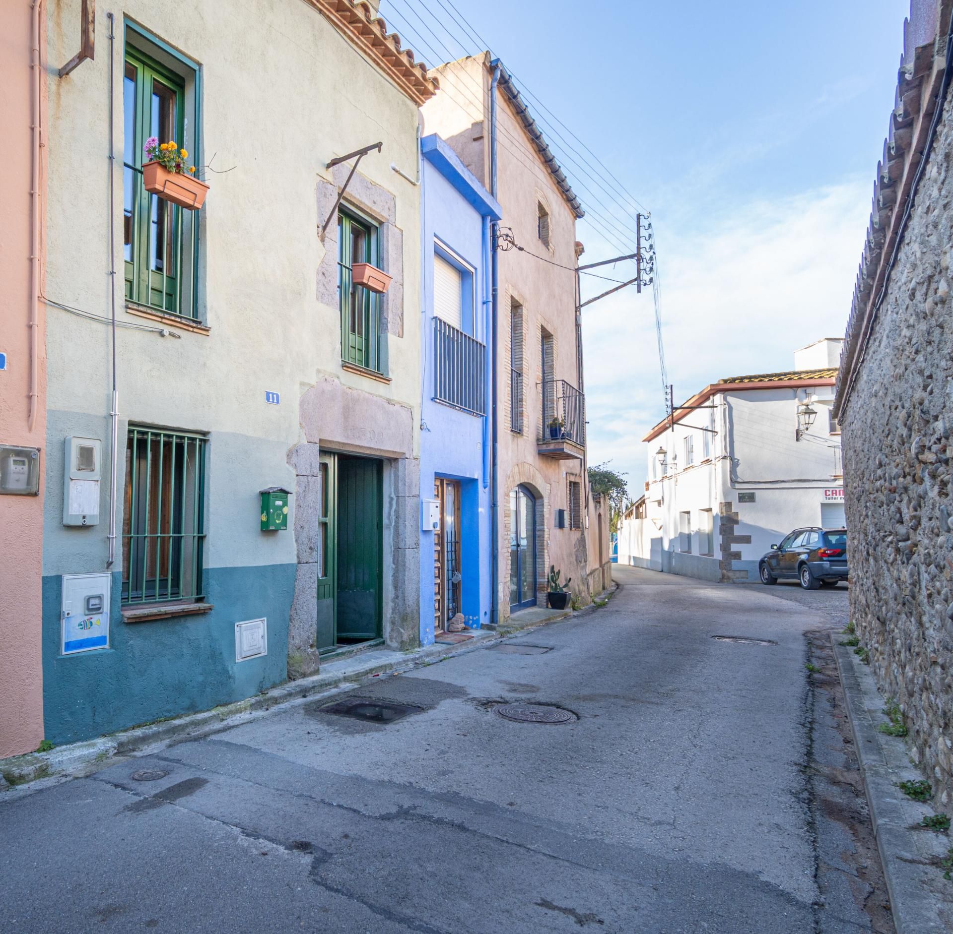 Exterior view of Single-family semi-detached for sale in Sant Pere Pescador  with Heating, Terrace and Oven