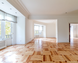 Sala d'estar de Apartament de lloguer en  Madrid Capital amb Aire condicionat, Calefacció i Terrassa