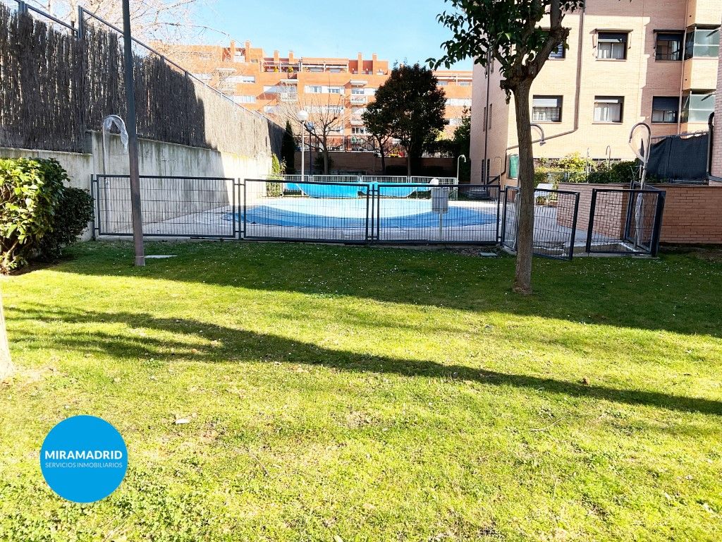 Swimming pool of Flat for sale in Paracuellos de Jarama  with Air Conditioner and Swimming Pool